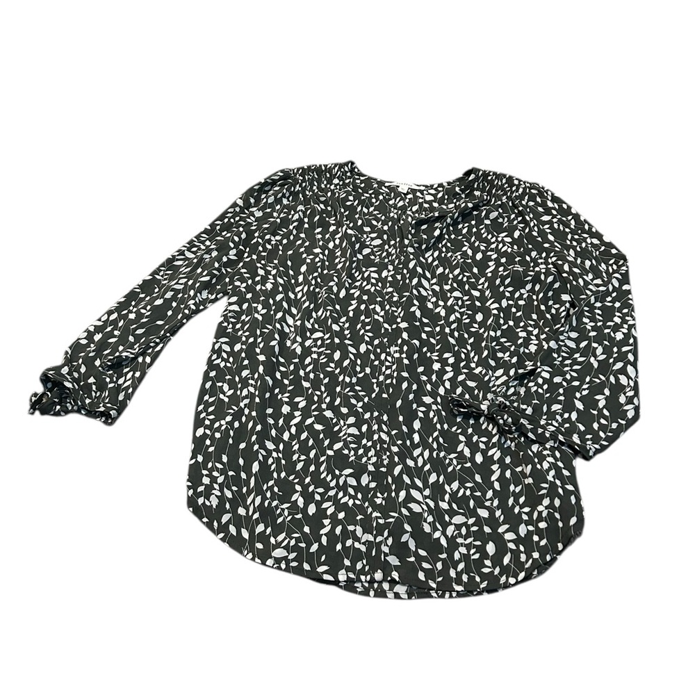 3/$15 FUN2FUN Olive v-neck blouse